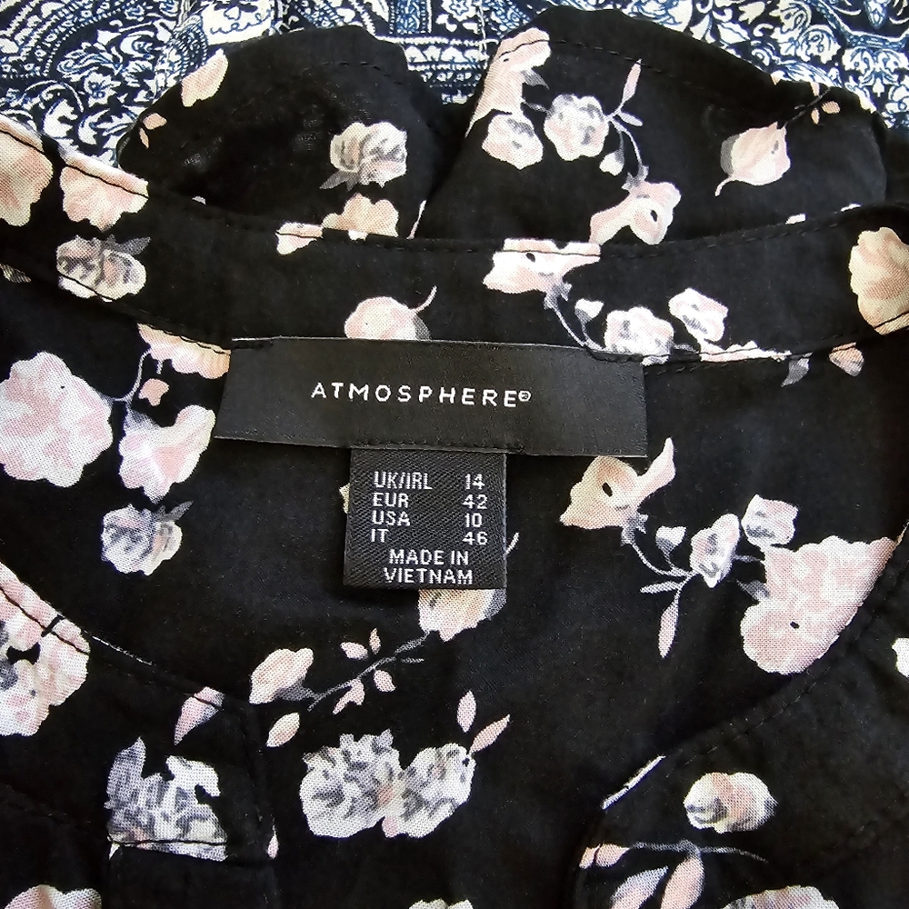 3 Atmosphere V-Neck Tunic Tops - Picture 6 of 7